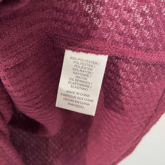 Bobeau Cowl Neck Raglan Sleeve Thermal Maroon Top - Picture 4 of 5